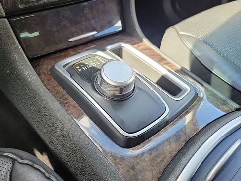 Used 2019 Chrysler 300 Limited image 23