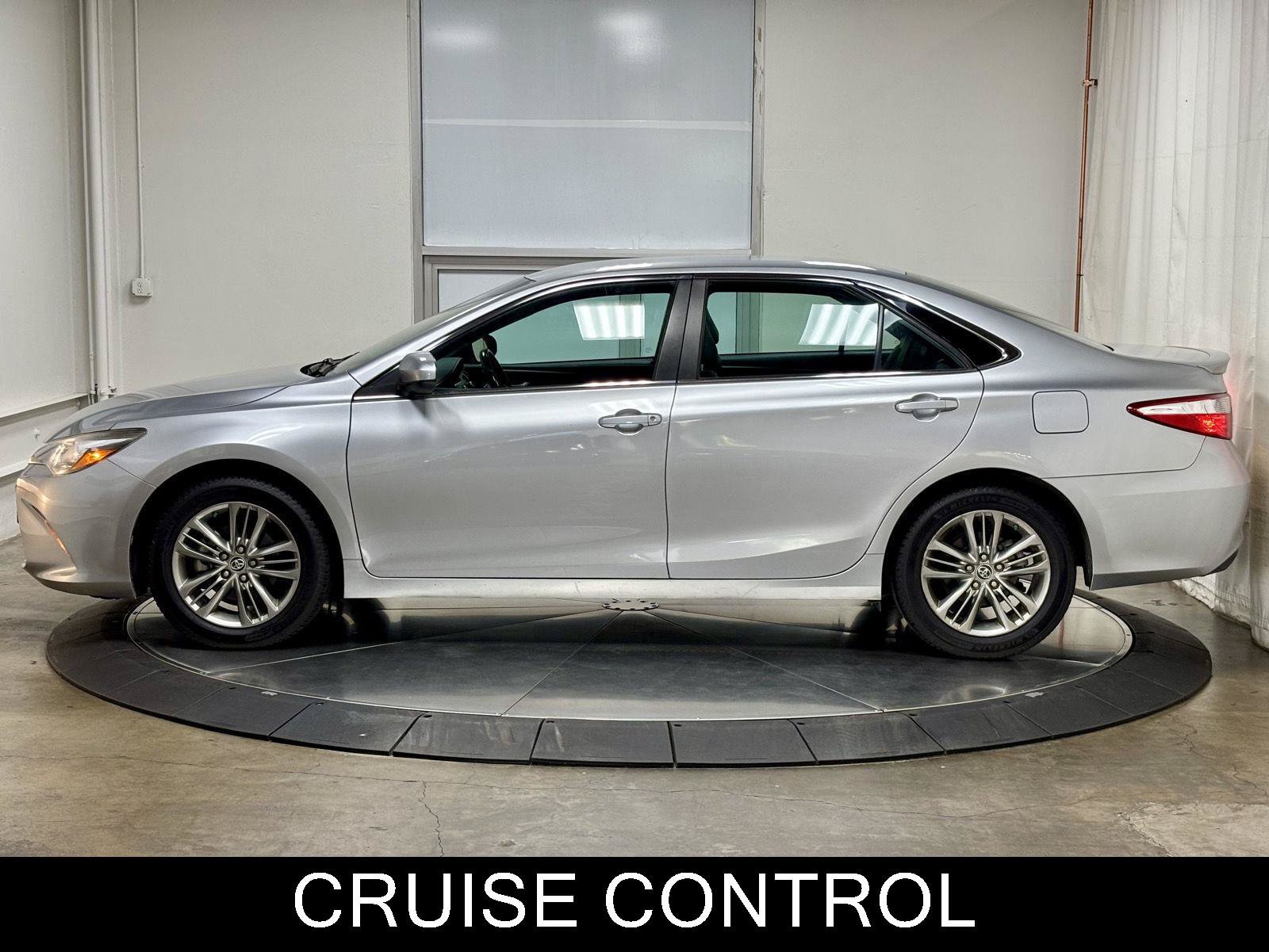Used 2015 Toyota Camry SE FWD image 6