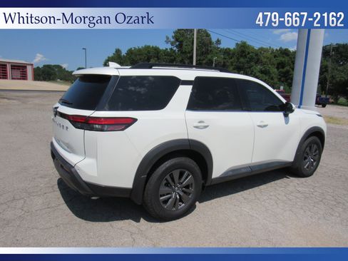 Used 2022 Nissan Pathfinder SV FWD image 14
