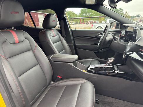 Used 2025 Chevrolet Trax RS image 17