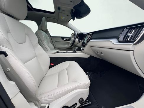 Used 2020 Volvo S60 T5 Momentum FWD image 31