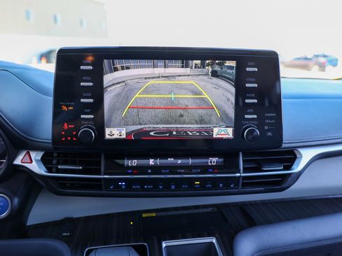 Certified 2023 Toyota Sienna Limited FWD image 21