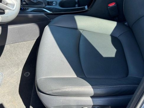 Used 2025 Toyota Corolla Cross XLE FWD image 16