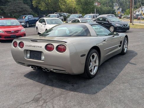 Used 2001 Chevrolet Corvette Coupe w/ Preferred Equipment Group1 image 9
