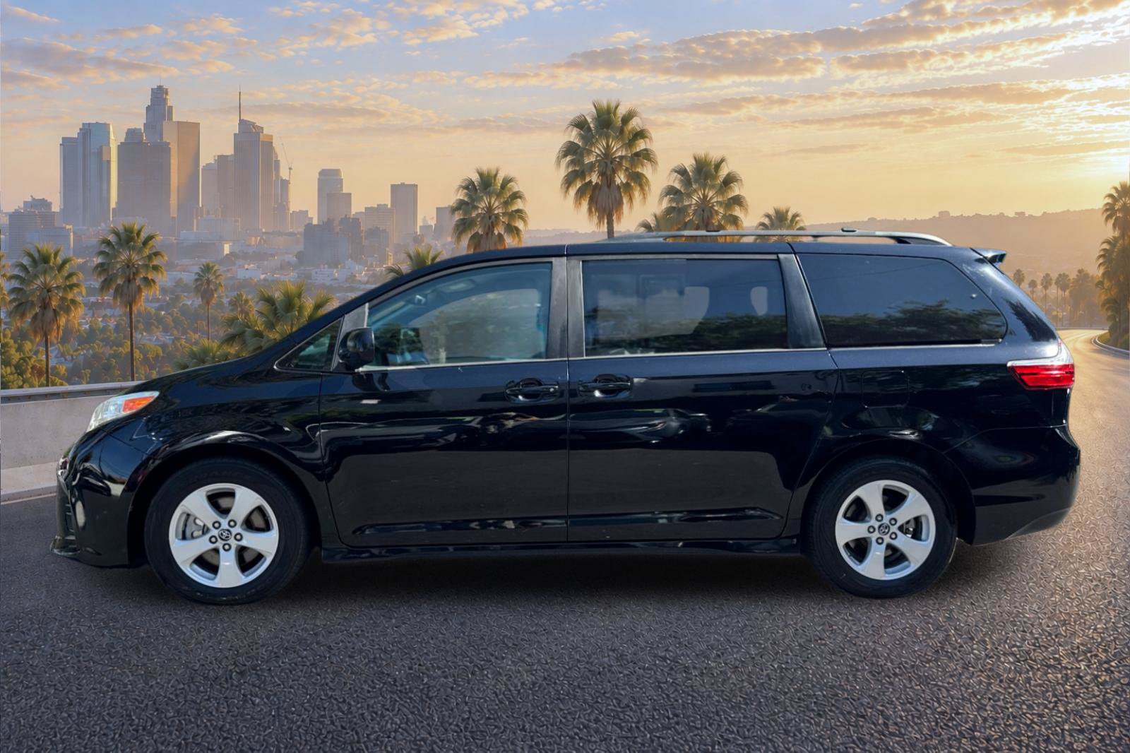 Used 2020 Toyota Sienna LE FWD image 7