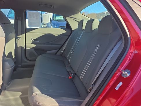 Used 2022 Hyundai Elantra SEL image 20