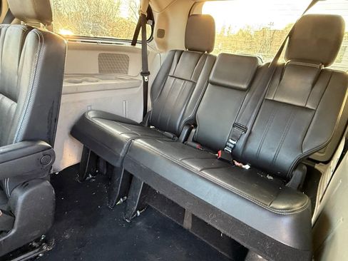 Used 2011 Chrysler Town & Country Touring-L w/ Entertainment Group #2 image 12