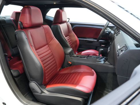 Used 2014 Dodge Challenger SXT RWD image 29