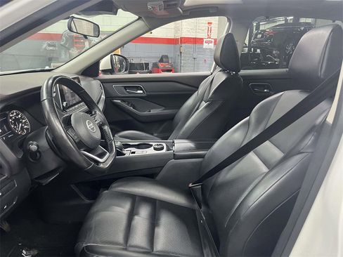 Used 2021 Nissan Rogue SV w/ Premium Package image 16