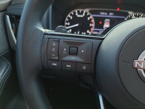 Certified 2023 Nissan Rogue SV FWD image 28