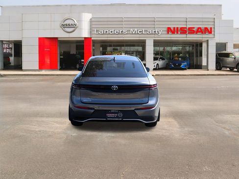 Used 2024 Toyota Crown Limited image 4