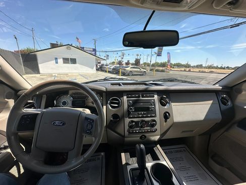 Used 2011 Ford Expedition EL XLT RWD image 16