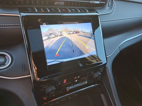 Certified 2024 Jeep Grand Cherokee Altitude image 15