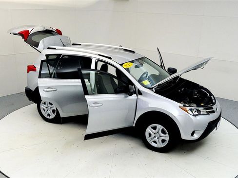 Used 2015 Toyota RAV4 LE image 24