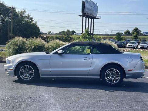 Used 2013 Ford Mustang Premium RWD image 4