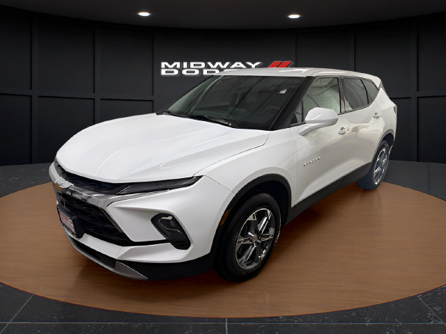 Used 2025 Chevrolet Blazer LT FWD image 2