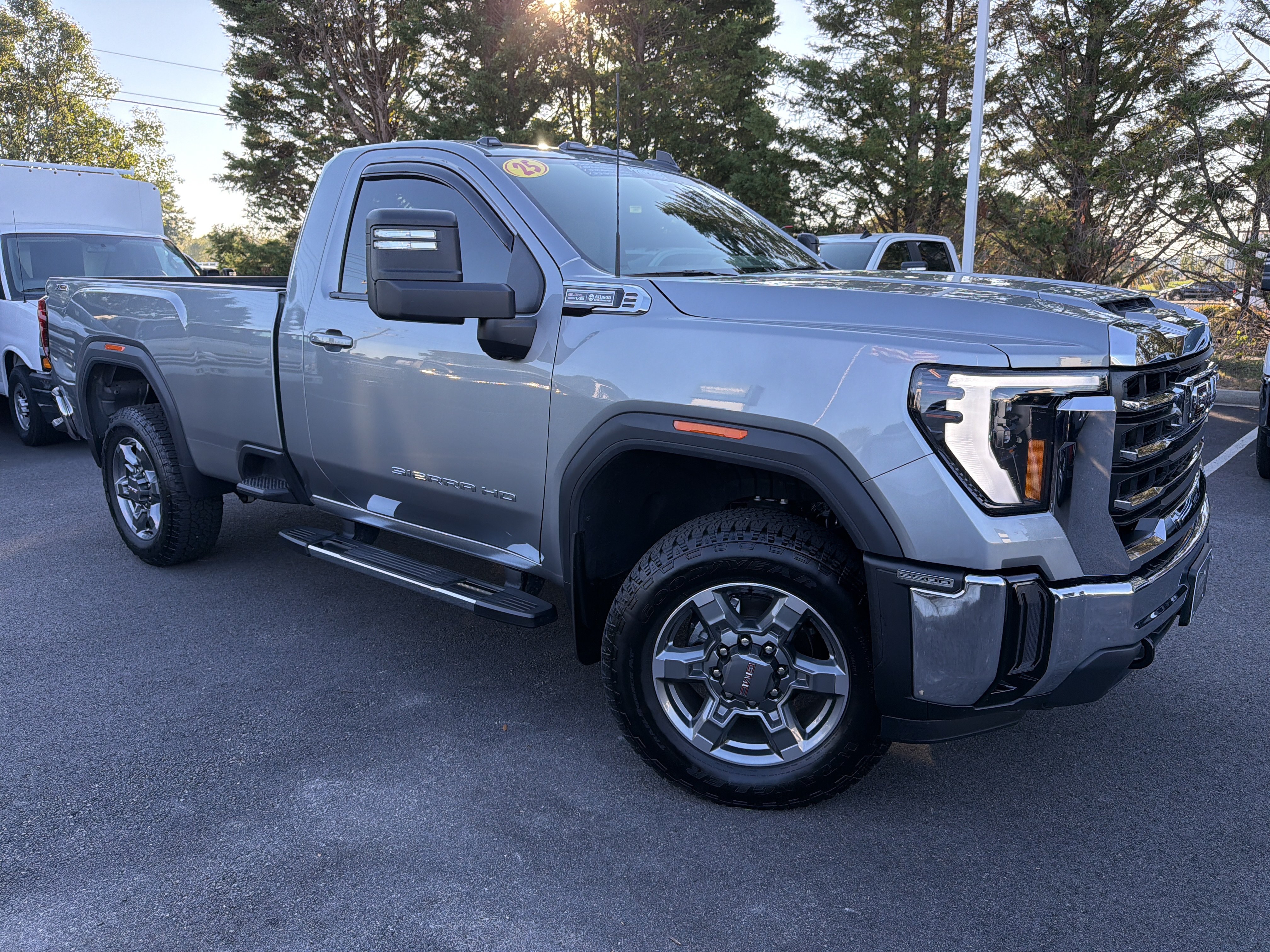 Used 2025 GMC Sierra 2500 SLE AWD/4WD image 2
