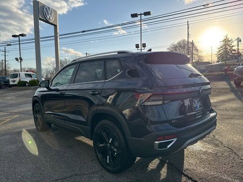 New 2025 Volkswagen Taos SEL image 7