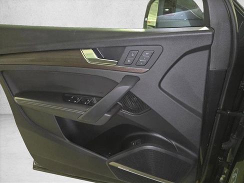 Used 2021 Audi Q5 Premium Plus w/ Premium Plus Package image 27