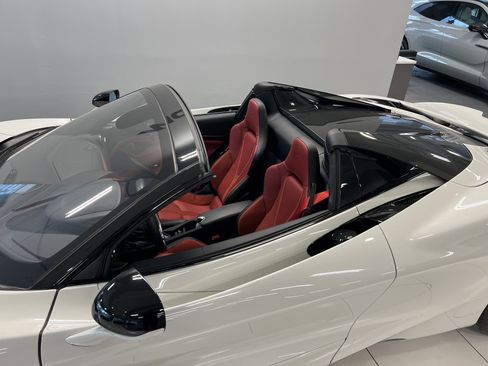Used 2024 McLaren 750S Spider image 8