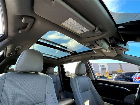 Used 2017 Toyota Highlander Limited Platinum image 13