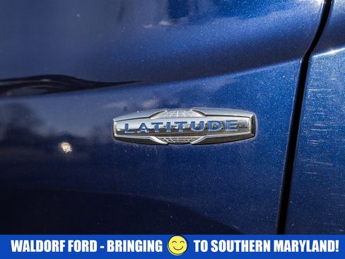 Used 2017 Jeep Renegade Latitude w/ Cold Weather Group image 8