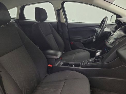 Used 2018 Ford Focus SE w/ Cold Weather Package FWD image 21