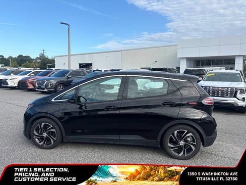 Used 2022 Chevrolet Bolt LT w/ Infotainment Package FWD image 2