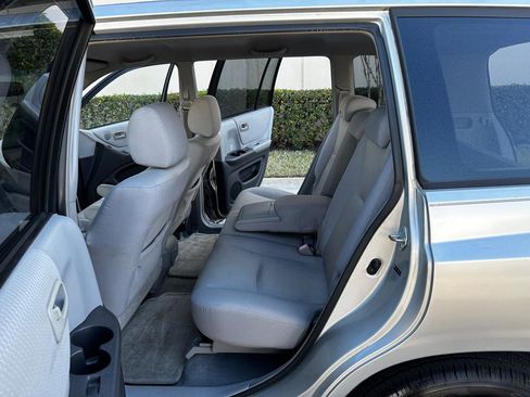 Used 2005 Toyota Highlander 2WD V6 image 10