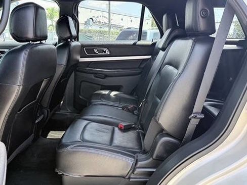 Used 2017 Ford Explorer XLT w/ Equipment Group 202A FWD image 15