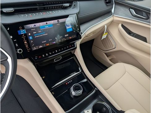 New 2026 Jeep Grand Cherokee L Limited RWD image 21
