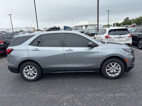 Used 2024 Chevrolet Equinox LS w/ LS Convenience Package AWD/4WD image 2