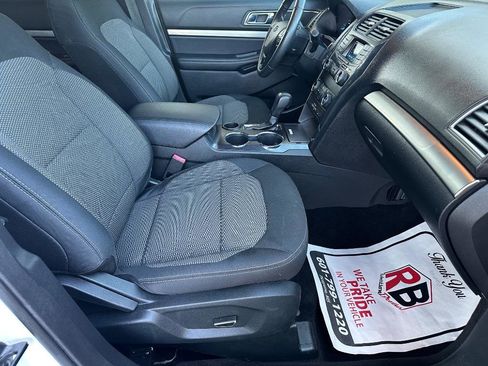 Used 2018 Ford Explorer XLT image 23