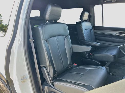Used 2025 Jeep Wagoneer Series II AWD/4WD image 29