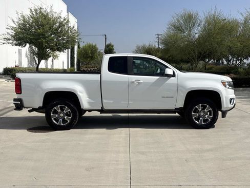 Used 2019 Chevrolet Colorado Z71 AWD/4WD image 2