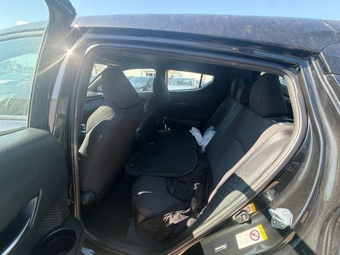 Used 2018 Toyota C-HR XLE FWD image 9