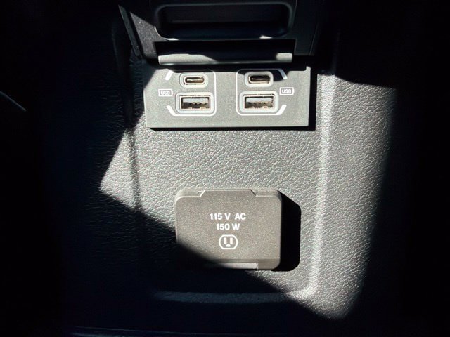 Used 2026 Jeep Wrangler Unlimited Sahara AWD/4WD image 15
