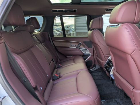 Used 2024 Land Rover Range Rover SE image 29