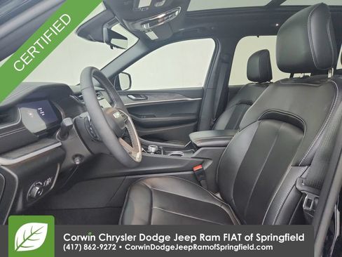 Certified 2025 Jeep Grand Cherokee Limited w/ Luxury Tech Group II AWD/4WD image 19