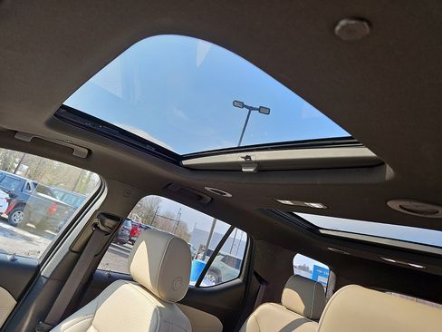 Used 2022 Chevrolet Traverse Premier image 14