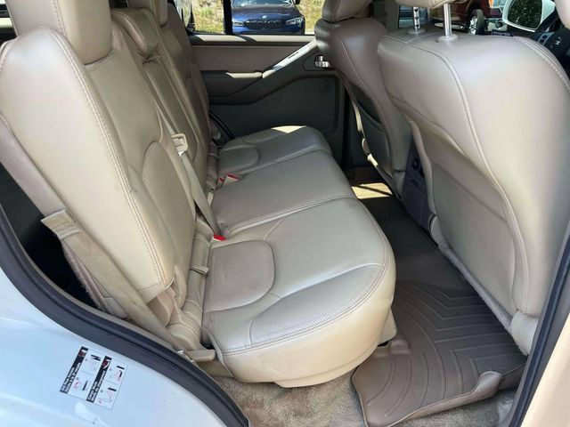 Used 2012 Nissan Pathfinder Silver AWD/4WD image 22