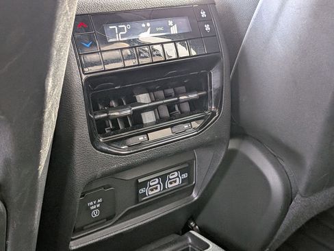 Used 2023 Jeep Grand Cherokee L Laredo image 26