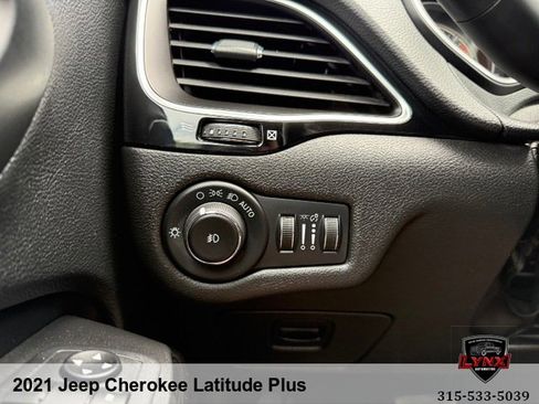 Used 2021 Jeep Cherokee Latitude Plus AWD/4WD image 52