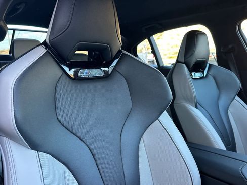 Used 2025 BMW M5 w/ Carbon Package image 17