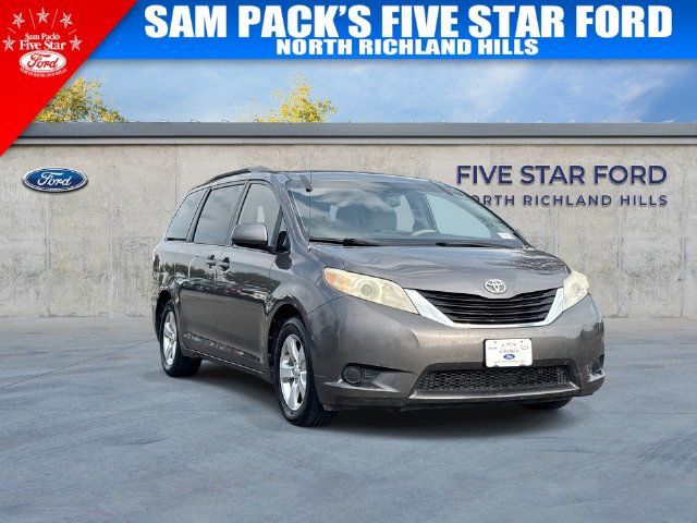 Used 2012 Toyota Sienna LE FWD image 1