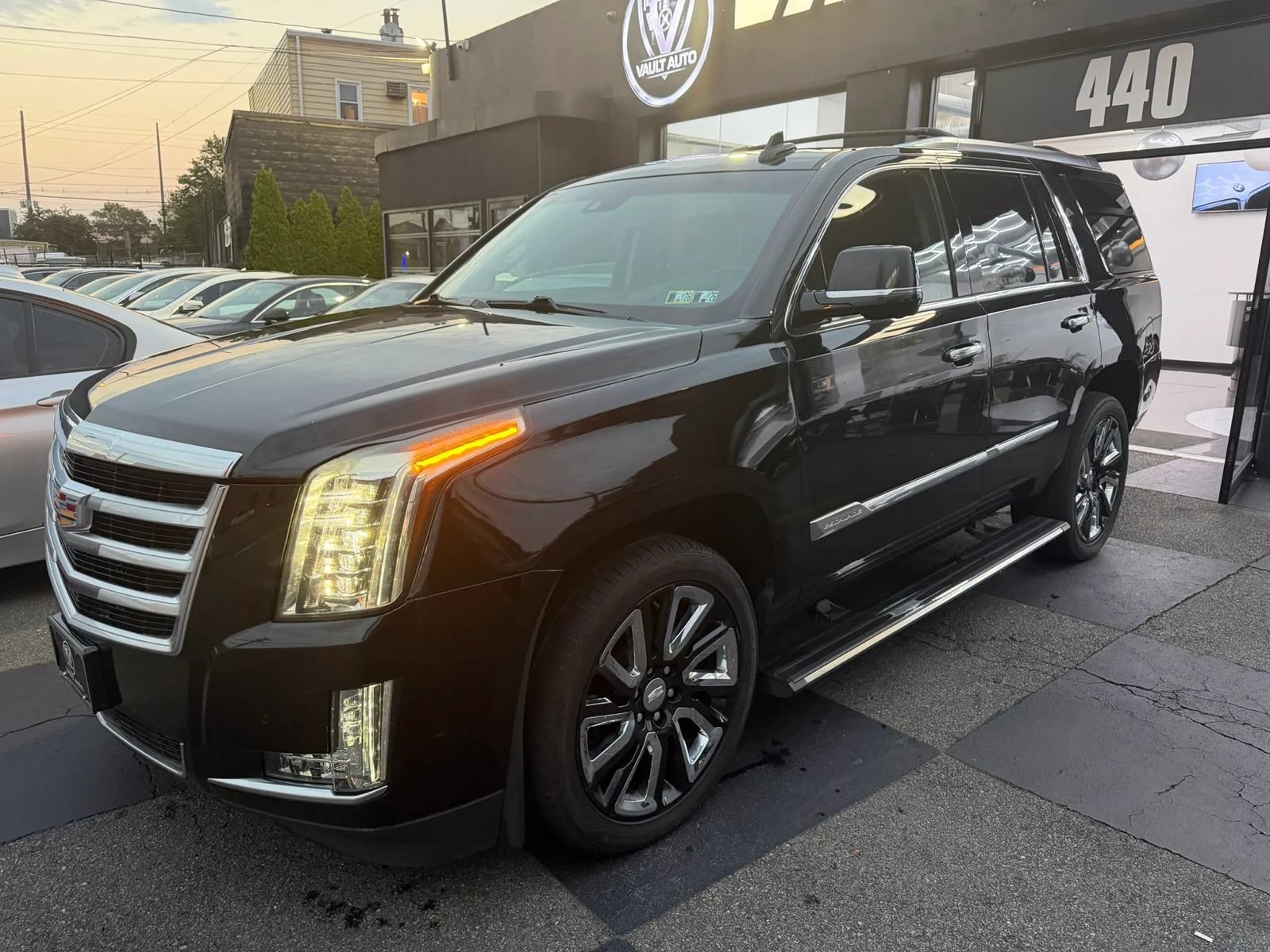 Used 2017 Cadillac Escalade Premium Luxury AWD/4WD image 2