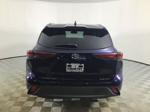 Certified 2021 Toyota Highlander XLE image 6