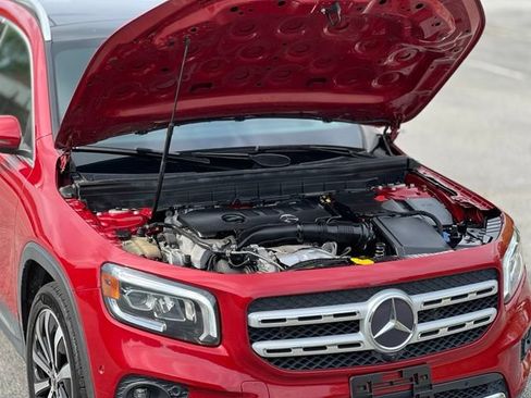 Used 2020 Mercedes-Benz GLB 250 4MATIC w/ Premium Package image 44