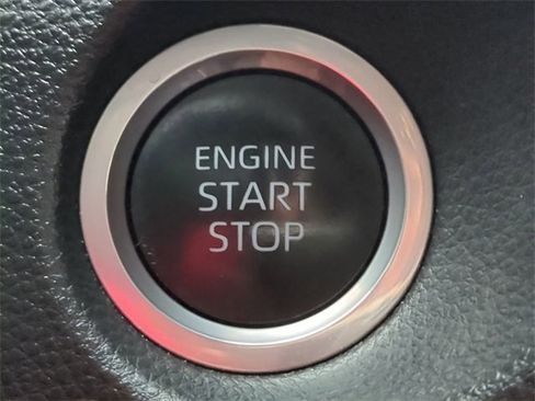 Used 2023 Toyota Corolla Cross XLE image 27