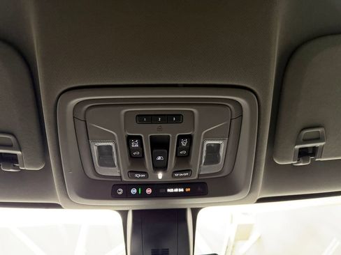 Used 2023 GMC Sierra 2500 Denali w/ Denali Ultimate Package image 17